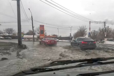 Дороги затопило, машины тонут, толпы на остановках: мощный ливень накрыл Самару в конце марта 2024